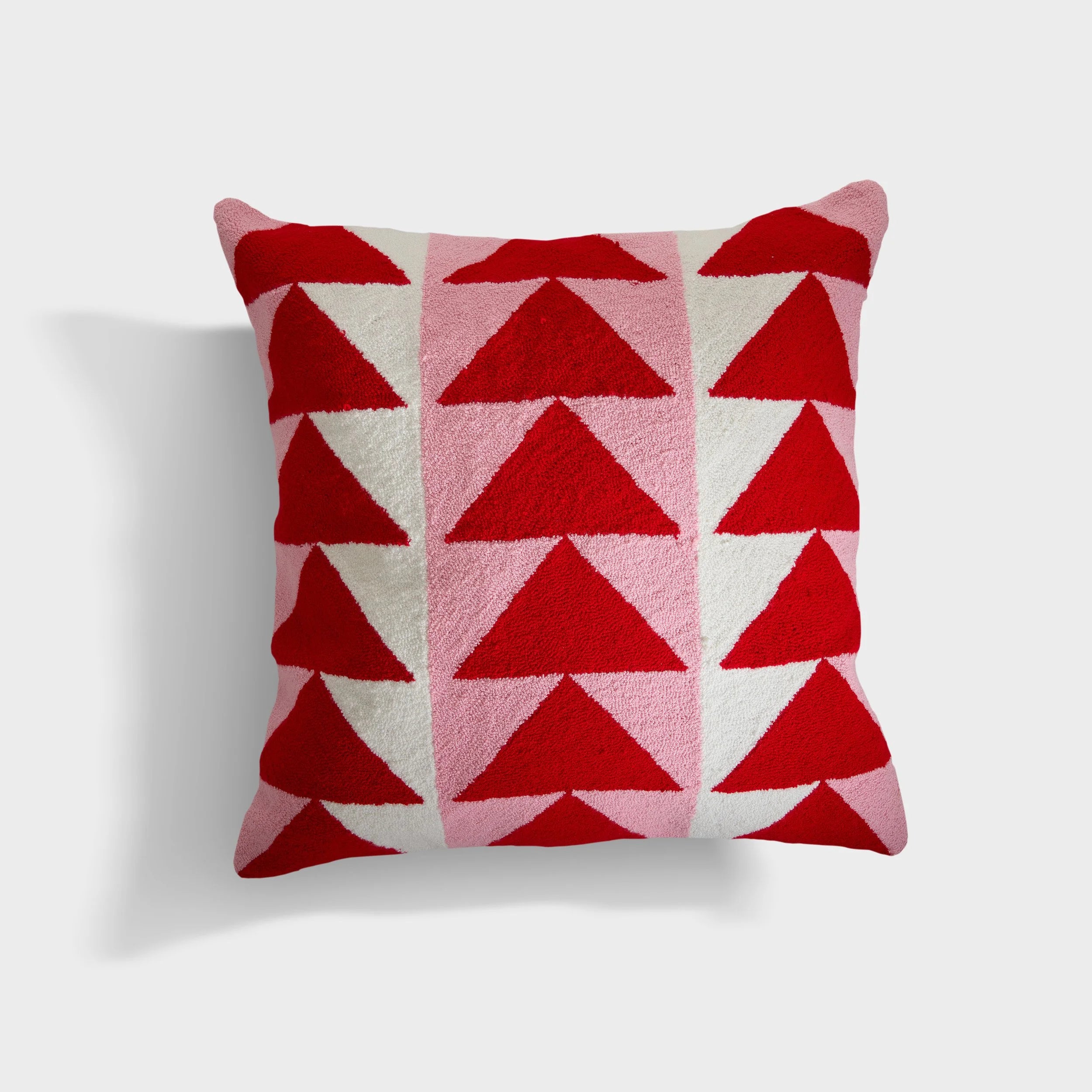 Wayuu square pillow (Red triangles)